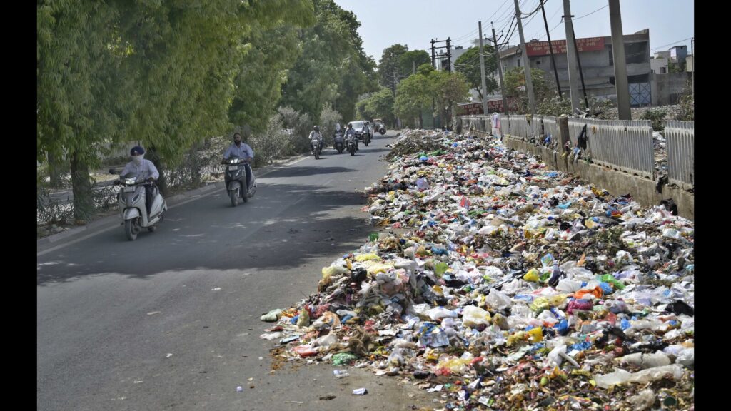 Residents-and-commuters-are-calling-on-the-MC-to-t_1718387104178