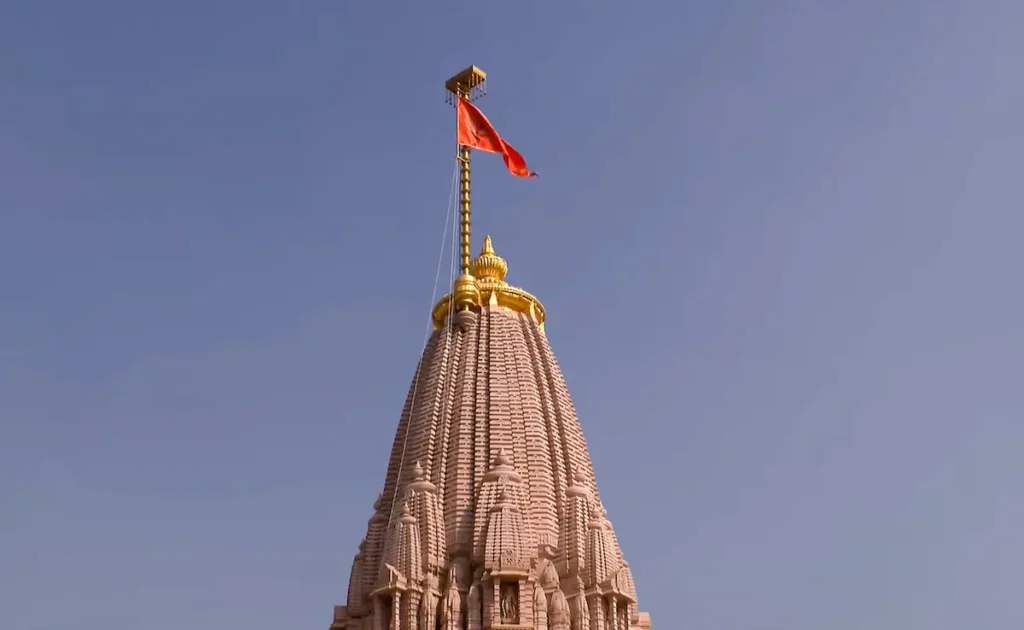 hl0b37rs_dharm-dhwaja_625x300_25_November_25