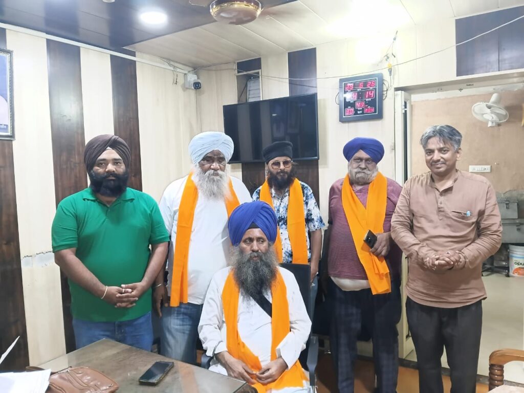 प्रीत साहित्य सदन के मंच से बिखरे काव्य रंग; सुनील कुमार गोयल बोले- 'समाज को सही दिशा दिखाता है साहित्य'