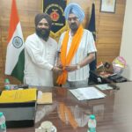 भूतपूर्व सैनिकों और कर्मचारियों की मांगों को लेकर समाजसेवी कमल पवार ने पैस्को के पंजाब चेयरमैन सेवानिवृत्त मेजर डॉ. गुरचरण सिंह से की विशेष मुलाकात