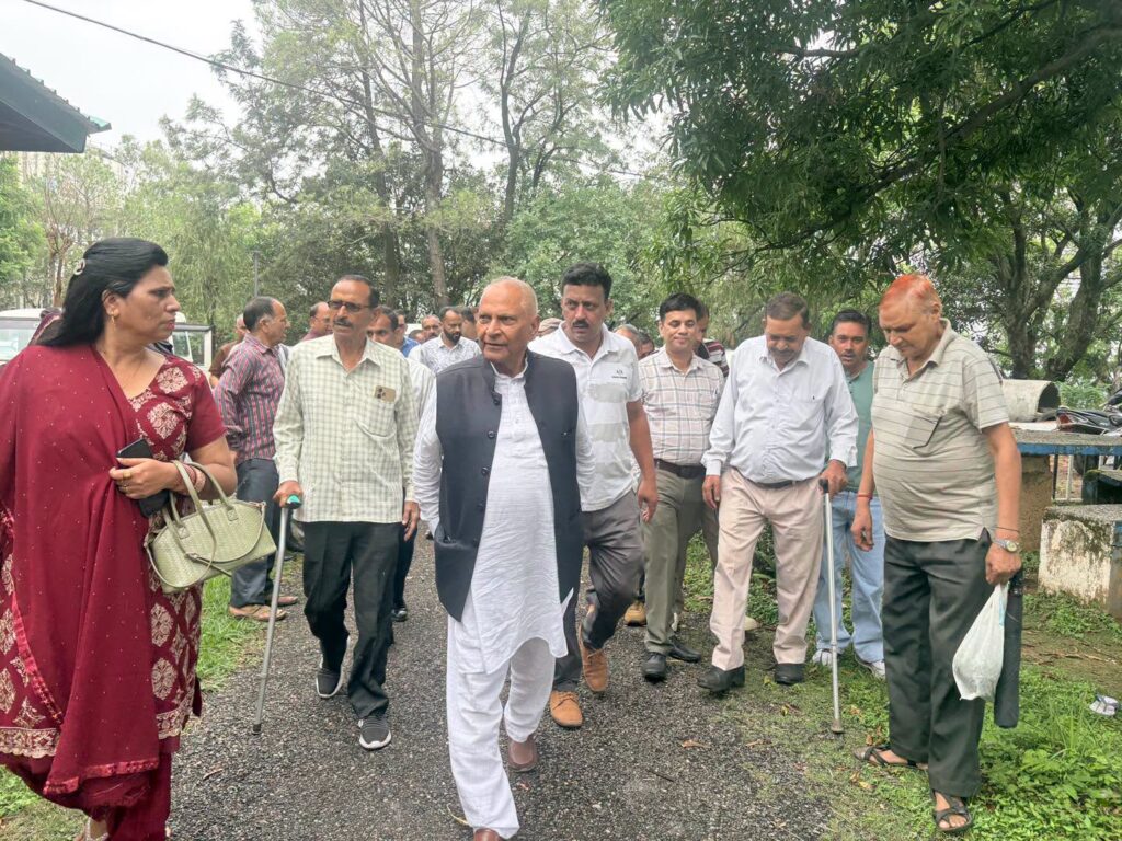 चढ़ियार: पीडब्ल्यूडी विश्राम गृह में विधायक किशोरी लाल ने कार्यकर्ताओं के साथ की मासिक बैठक, विकास कार्यों पर हुई विस्तृत चर्चा
