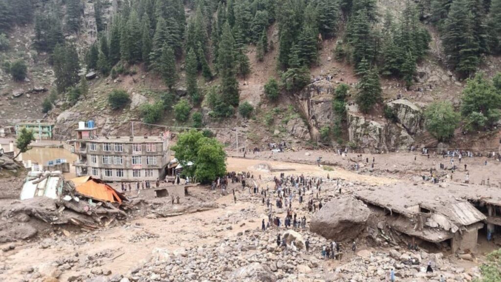अफगानिस्तान के नूरिस्तान में भीषण बाढ़ का कहर, 20 लोगों की मौत, 100 से अधिक लापता