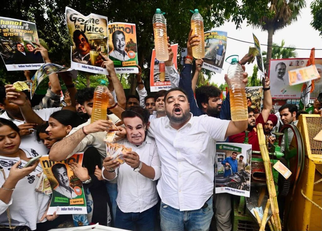 ई-20 पेट्रोल के विरोध में इंडियन यूथ कांग्रेस का प्रदर्शन, सरकार के खिलाफ जताया रोष