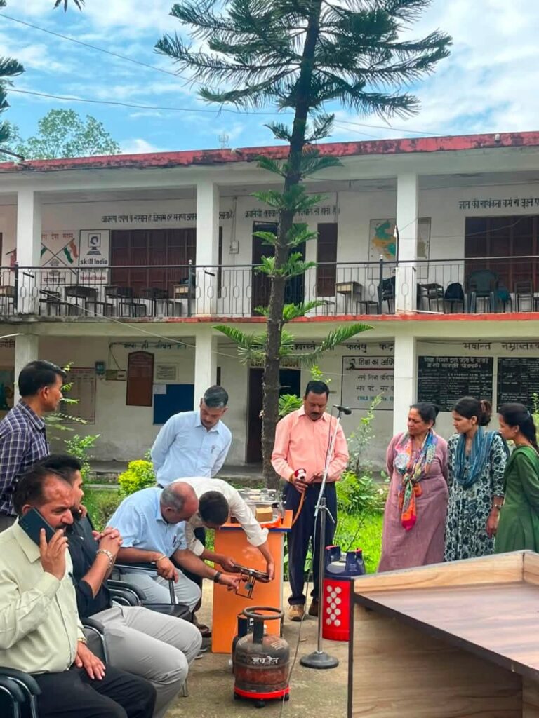 चढ़ियार: बक्शी प्रताप सिंह स्कूल में एलपीजी सुरक्षा जागरूकता शिविर आयोजित
