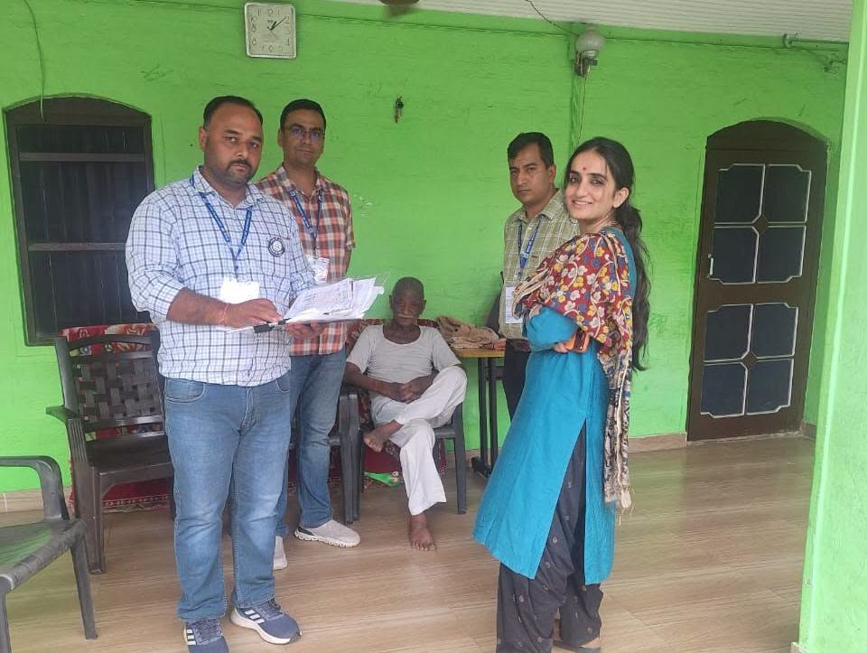 उपायुक्त गंधर्वा राठौड़ ने किया जनगणना के कार्य का निरीक्षण मकानों की गणना एवं सूचीकरण 15 जुलाई तक पूरा करने के निर्देश